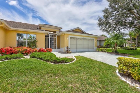 Condo in Sun City Center, Florida, 2 bedrooms  № 1840160 - photo 3