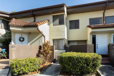 Condo in Miami, Florida, 2 bedrooms  № 1972709 - photo 1