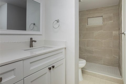 Condo in Miami, Florida, 2 bedrooms  № 1972709 - photo 27