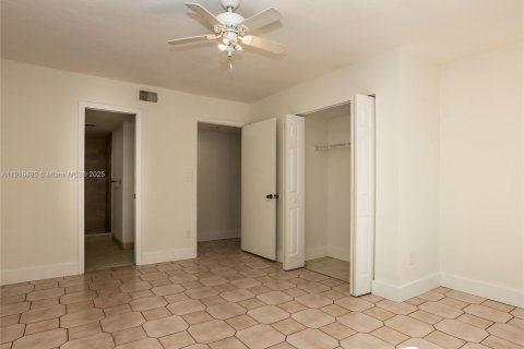 Condo in Miami, Florida, 2 bedrooms  № 1972709 - photo 25