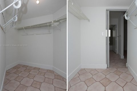 Condo in Miami, Florida, 2 bedrooms  № 1972709 - photo 23