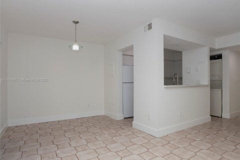 Condo in Miami, Florida, 2 bedrooms  № 1972709 - photo 9