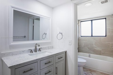 Condo in Miami, Florida, 2 bedrooms  № 1972709 - photo 20