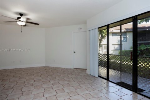 Condo in Miami, Florida, 2 bedrooms  № 1972709 - photo 8