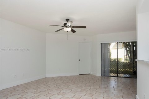 Condo in Miami, Florida, 2 bedrooms  № 1972709 - photo 3