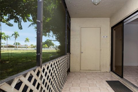 Condo in Miami, Florida, 2 bedrooms  № 1972709 - photo 16