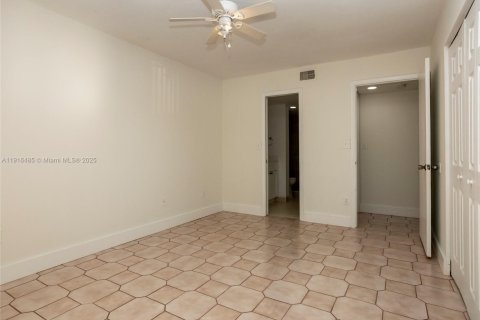Condo in Miami, Florida, 2 bedrooms  № 1972709 - photo 24