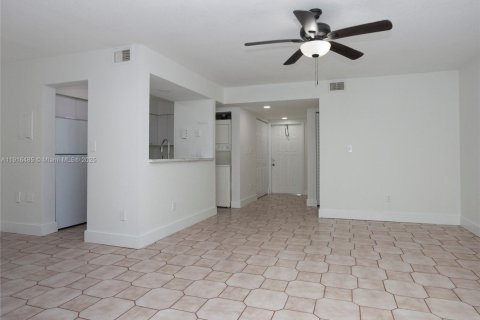 Condo in Miami, Florida, 2 bedrooms  № 1972709 - photo 6