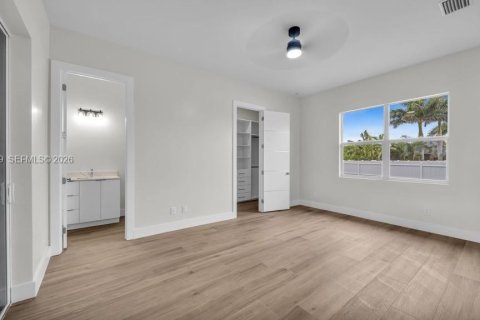 Casa en venta en Cape Coral, Florida, 4 dormitorios № 2022012 - foto 16