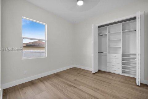 Casa en venta en Cape Coral, Florida, 4 dormitorios № 2022012 - foto 22