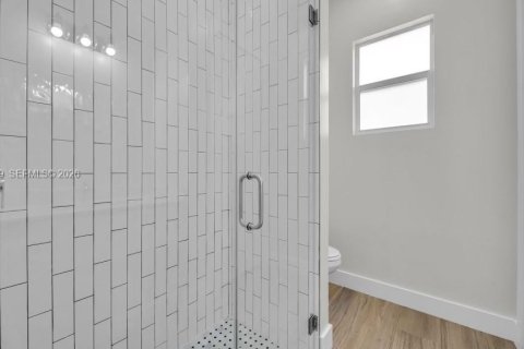 Casa en venta en Cape Coral, Florida, 4 dormitorios № 2022012 - foto 26