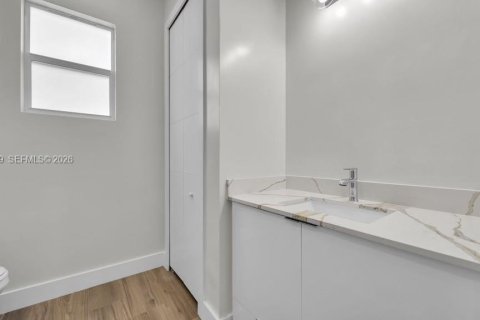 Casa en venta en Cape Coral, Florida, 4 dormitorios № 2022012 - foto 25