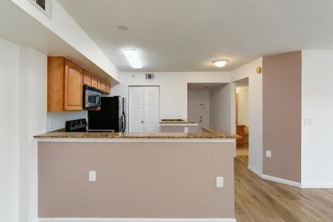 Condo in Port St. Lucie, Florida, 2 bedrooms № 2262866 - photo 4