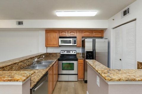 Condo in Port St. Lucie, Florida, 2 bedrooms № 2262866 - photo 5