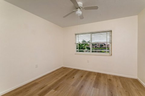 Condo in Port St. Lucie, Florida, 2 bedrooms № 2262866 - photo 10