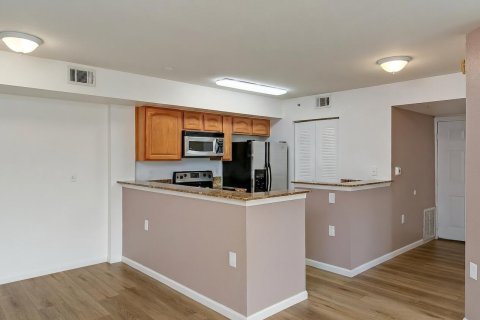 Condo in Port St. Lucie, Florida, 2 bedrooms № 2262866 - photo 6