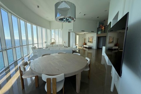 Снять в аренду кондоминиум в Санни-Айлс-Бич, Флорида 4 спальни, 384.71м2, № 2036626 - фото 6