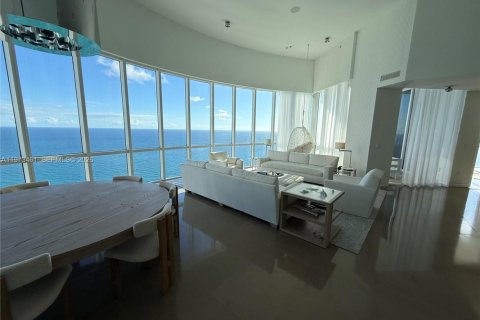 Снять в аренду кондоминиум в Санни-Айлс-Бич, Флорида 4 спальни, 384.71м2, № 2036626 - фото 7