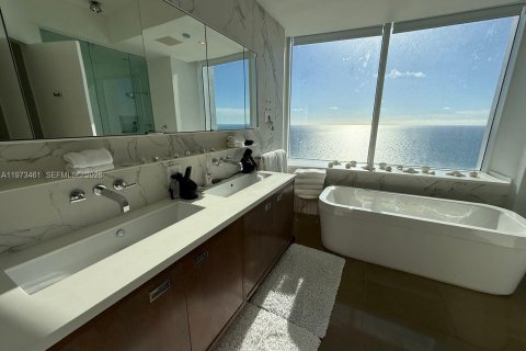 Снять в аренду кондоминиум в Санни-Айлс-Бич, Флорида 4 спальни, 384.71м2, № 2036626 - фото 15