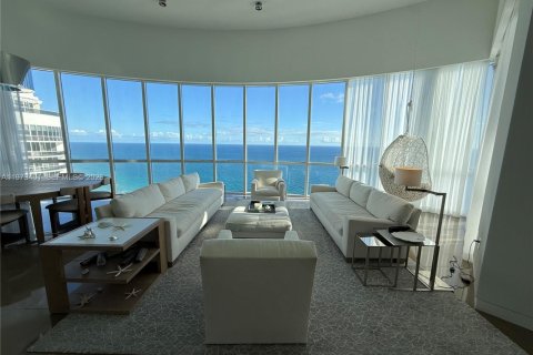 Снять в аренду кондоминиум в Санни-Айлс-Бич, Флорида 4 спальни, 384.71м2, № 2036626 - фото 3
