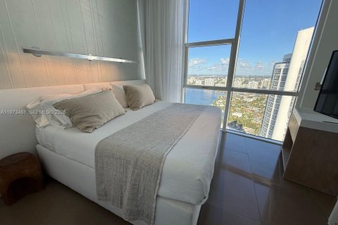 Снять в аренду кондоминиум в Санни-Айлс-Бич, Флорида 4 спальни, 384.71м2, № 2036626 - фото 18