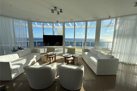 Снять в аренду кондоминиум в Санни-Айлс-Бич, Флорида 4 спальни, 384.71м2, № 2036626 - фото 5