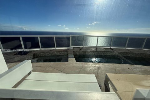 Снять в аренду кондоминиум в Санни-Айлс-Бич, Флорида 4 спальни, 384.71м2, № 2036626 - фото 23