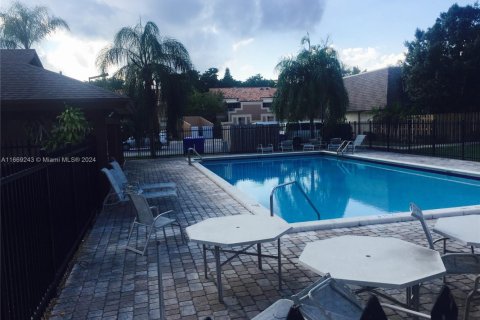 Townhouse in North Lauderdale, Florida 2 bedrooms, 142.14 sq.m. № 1754265 - photo 12