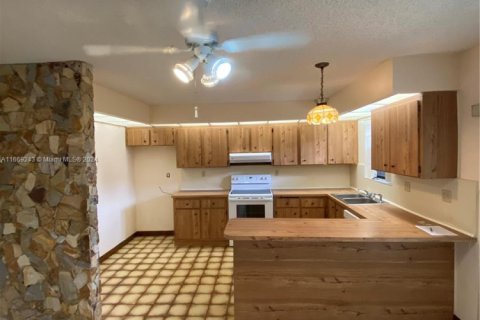 Townhouse in North Lauderdale, Florida 2 bedrooms, 142.14 sq.m. № 1754265 - photo 2