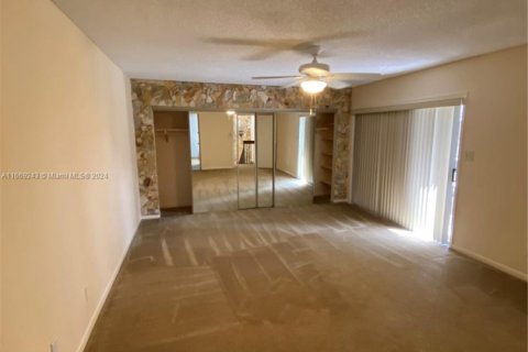 Townhouse in North Lauderdale, Florida 2 bedrooms, 142.14 sq.m. № 1754265 - photo 5