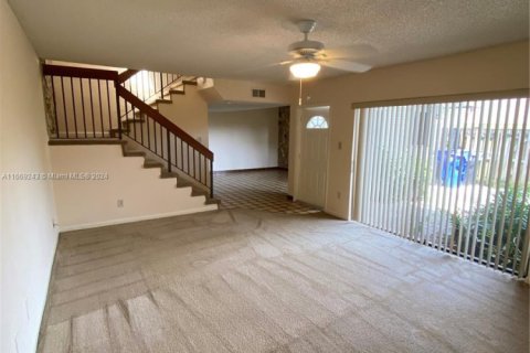 Townhouse in North Lauderdale, Florida 2 bedrooms, 142.14 sq.m. № 1754265 - photo 3