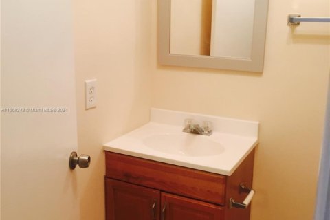 Townhouse in North Lauderdale, Florida 2 bedrooms, 142.14 sq.m. № 1754265 - photo 9