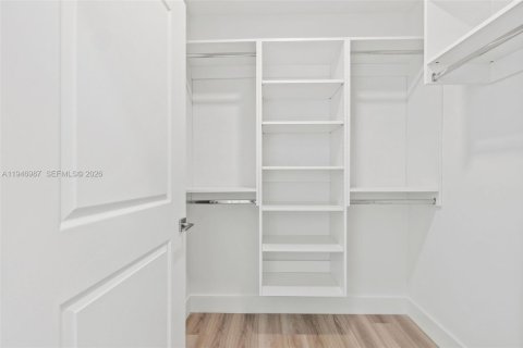 Apartment in Hallandale Beach, Florida 2 bedrooms, 120.49 sq.m. № 2003145 - photo 23