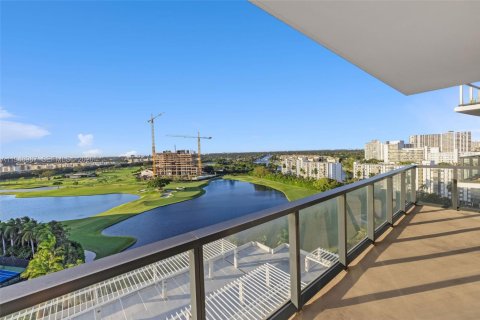 Apartment in Hallandale Beach, Florida 2 bedrooms, 120.49 sq.m. № 2003145 - photo 12