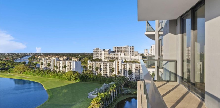 Apartment in Hallandale Beach, Florida 2 bedrooms, 120.49 sq.m. № 2003145