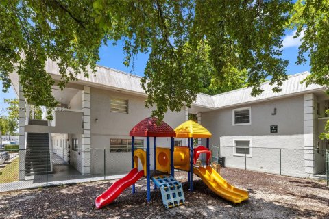 Copropriété à louer à Palmetto Bay, Floride: 1 chambre, 61.69 m2 № 2316171 - photo 14