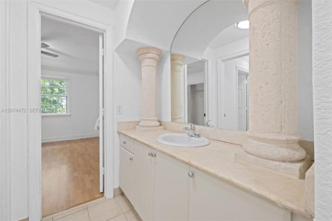 Copropriété à louer à Palmetto Bay, Floride: 1 chambre, 61.69 m2 № 2316171 - photo 13