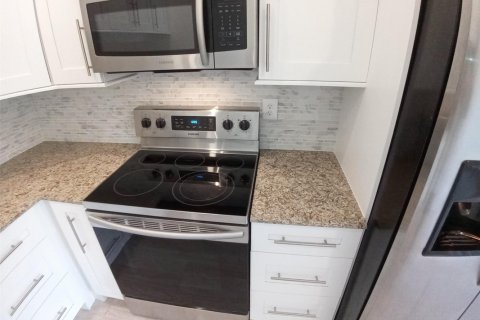 Casa en alquiler en Deerfield Beach, Florida, 2 dormitorios, 87.51 m2 № 1098960 - foto 1