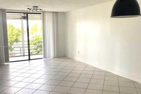 Снять в аренду кондоминиум в Норт-Лодердейл, Флорида 2 спальни, 92.9м2, № 1986799 - фото 4