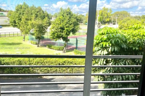 Снять в аренду кондоминиум в Норт-Лодердейл, Флорида 2 спальни, 92.9м2, № 1986799 - фото 12