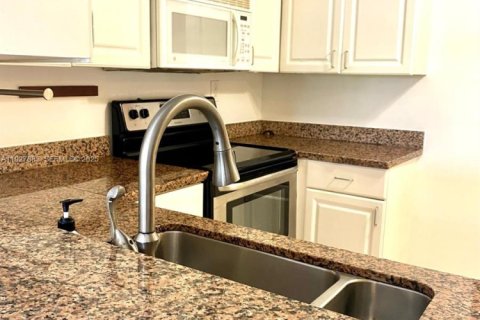 Кондоминиум с 2 спальнями в Норт-Лодердейл, Флорида № 1986799