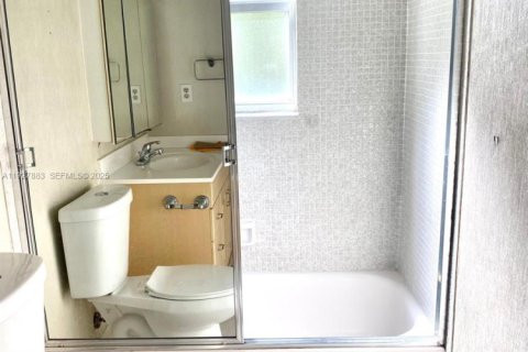 Снять в аренду кондоминиум в Норт-Лодердейл, Флорида 2 спальни, 92.9м2, № 1986799 - фото 7