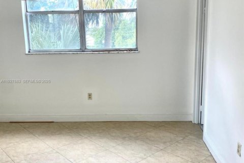 Снять в аренду кондоминиум в Норт-Лодердейл, Флорида 2 спальни, 92.9м2, № 1986799 - фото 5