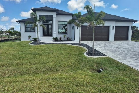 House in Port Charlotte, Florida 3 bedrooms, 184.23 sq.m. № 1761036 - photo 1