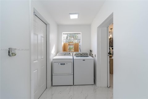 Купить виллу или дом в Холливуд, Флорида 3 спальни, 179.3м2, № 2045548 - фото 25