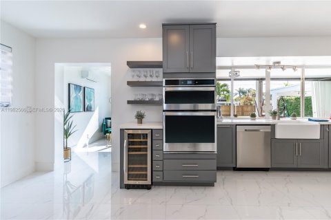 Купить виллу или дом в Холливуд, Флорида 3 спальни, 179.3м2, № 2045548 - фото 15