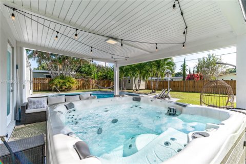 Купить виллу или дом в Холливуд, Флорида 3 спальни, 179.3м2, № 2045548 - фото 18