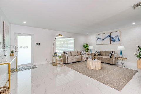 Купить виллу или дом в Холливуд, Флорида 3 спальни, 179.3м2, № 2045548 - фото 8