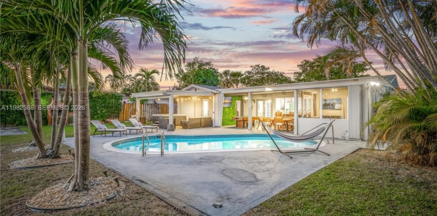 Дом в Холливуд, Флорида 3 спальни, 179.3м2 № 2045548