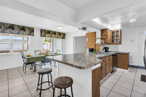 Купить виллу или дом в Тамарак, Флорида 3 спальни, 177.07м2, № 2043527 - фото 12